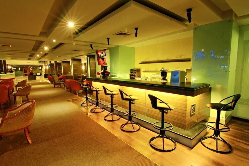 Pangeran Beach Hotel Padang  Ngoại thất bức ảnh